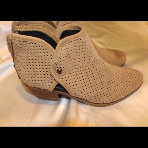 Adam Tucker Booties SIZE 6 - Picture 4 of 10